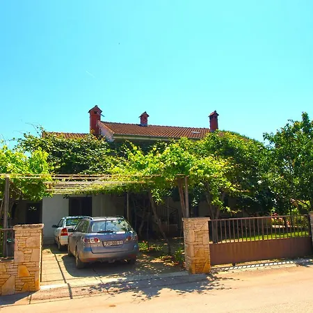 Daire Apartmensts Nikola 1023 Fažana