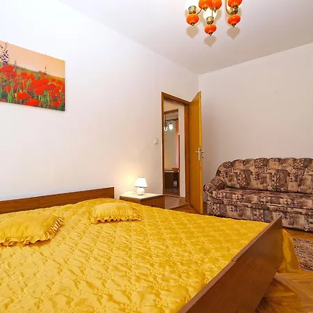 Apartmensts Nikola 1023 * Fažana