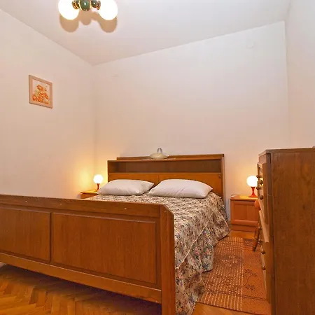 Apartmensts Nikola 1023 Daire Fažana