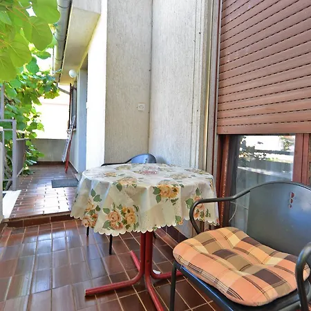 Apartmensts Nikola 1023 Daire Fažana