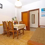 شقة Apartmensts Nikola 1023 فاجانا