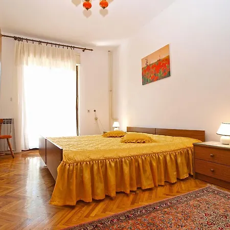 Apartmensts Nikola 1023 * Fazana