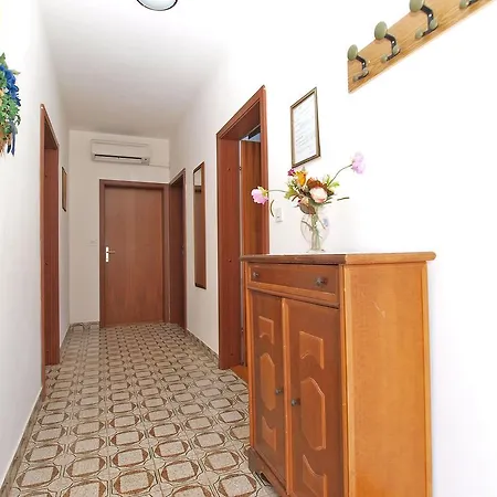Apartmensts Nikola 1023 * Fazana