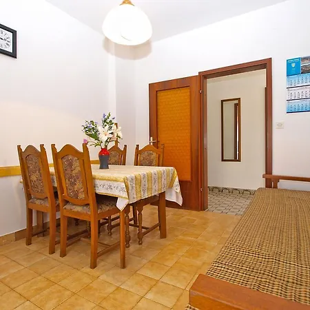 Apartment Apartmensts Nikola 1023 Fazana
